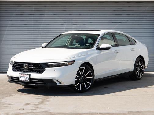 Platinum White Pearl 2023 Honda Accord Hybrid Touring