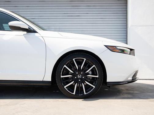Platinum White Pearl 2023 Honda Accord Hybrid Touring