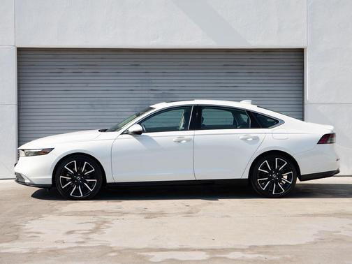 Platinum White Pearl 2023 Honda Accord Hybrid Touring