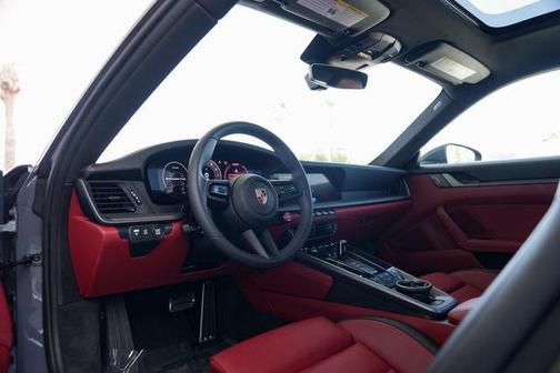 2025 Porsche 911 Carrera