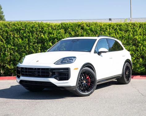 Carrara White Metallic 2026 Porsche Cayenne GTS