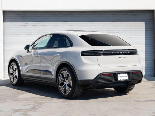 Chalk 2026 Porsche Macan Macan Electric 4