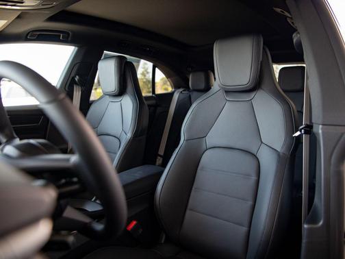 Chalk 2026 Porsche Macan Macan Electric 4