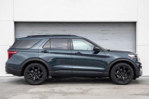 2024 Ford Explorer ST-Line