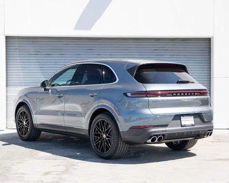 Vanadium Gray Metallic 2026 Porsche Cayenne S
