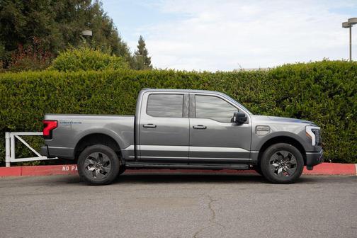 2023 Ford F-150 Lightning XLT