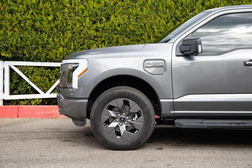 2023 Ford F-150 Lightning XLT