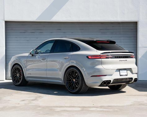 Chalk 2026 Porsche Cayenne GTS