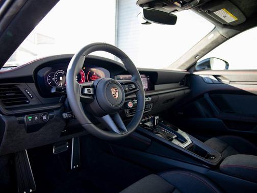 2026 Porsche 911 Carrera GTS