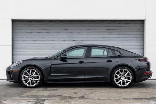 2024 Porsche Panamera 4