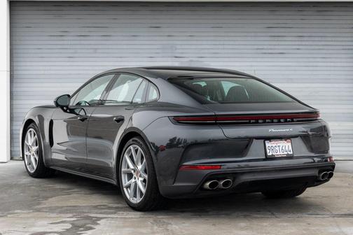2024 Porsche Panamera 4