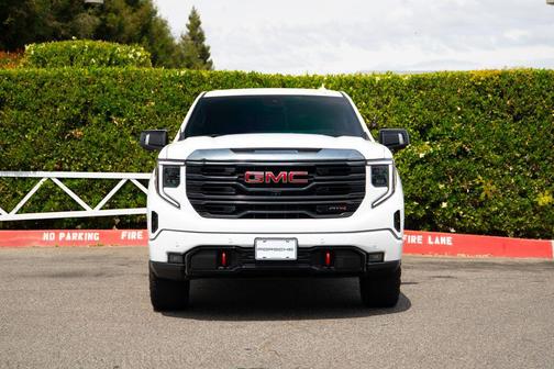 Summit White 2024 GMC Sierra 1500 AT4