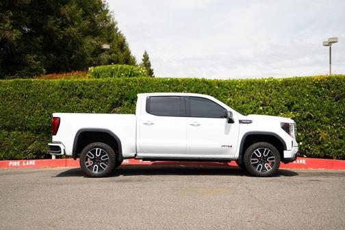 Summit White 2024 GMC Sierra 1500 AT4