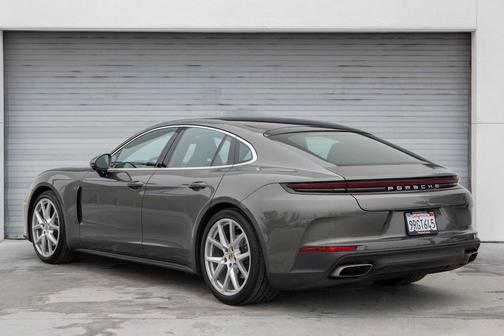 2024 Porsche Panamera 4