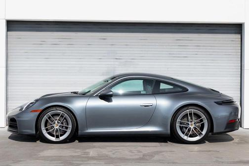 2025 Porsche 911 Carrera