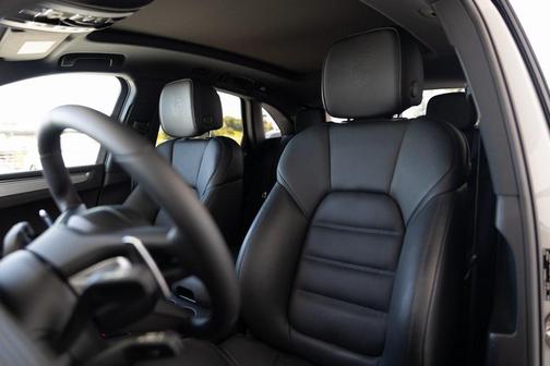 2025 Porsche Macan T