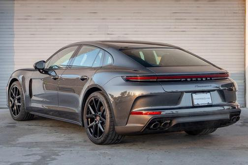 2026 Porsche Panamera 4