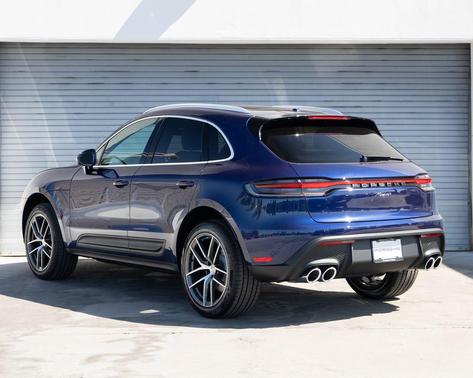 Gentian Blue Metallic 2026 Porsche Macan Macan