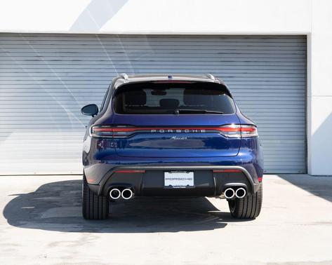 Gentian Blue Metallic 2026 Porsche Macan Macan
