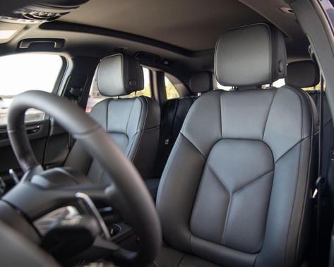 Gentian Blue Metallic 2026 Porsche Macan Macan