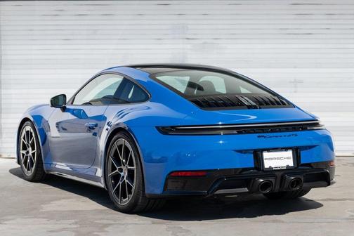 2025 Porsche 911 Carrera 4 GTS