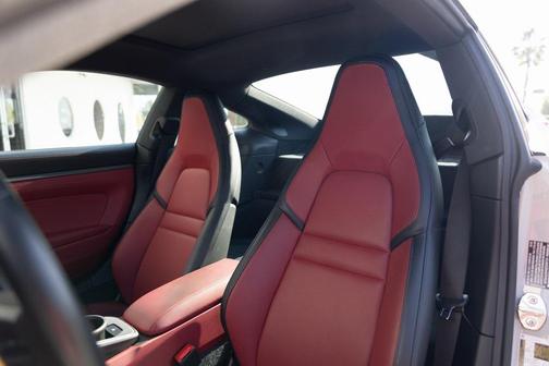 2025 Porsche 911 Carrera