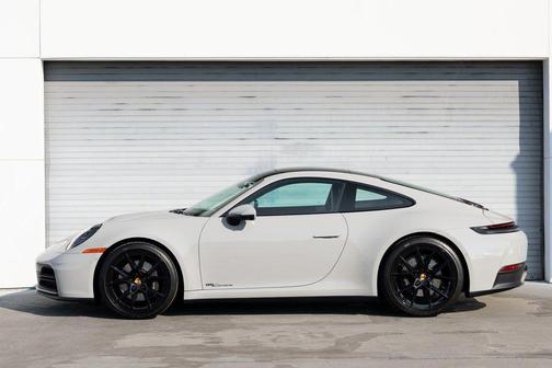 2025 Porsche 911 Carrera