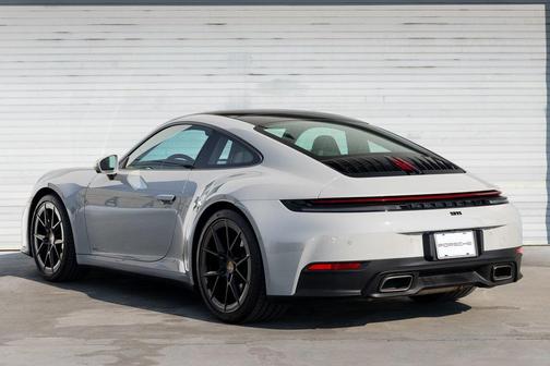 2025 Porsche 911 Carrera