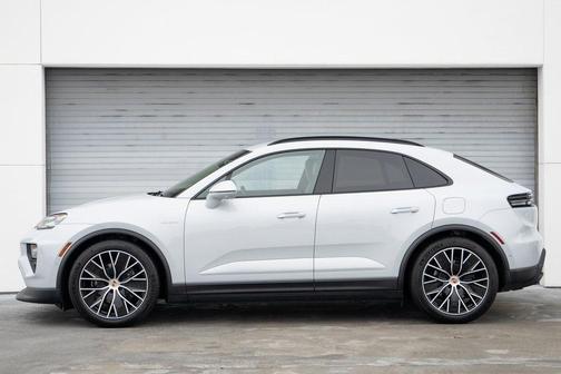 2025 Porsche Macan RWD