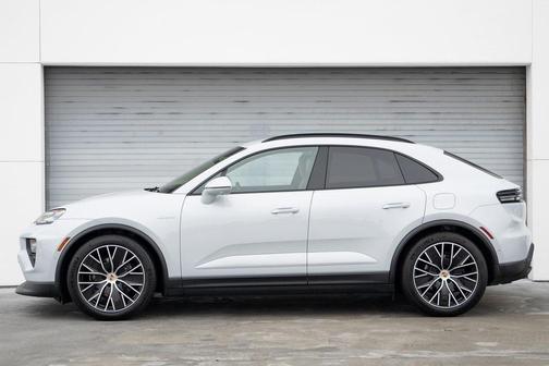 2025 Porsche Macan RWD