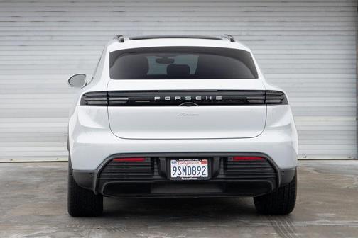 2025 Porsche Macan RWD