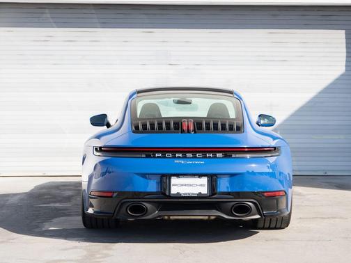 2025 Porsche 911 Carrera