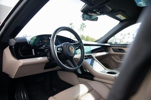 2022 Porsche Taycan 