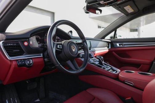 2023 Porsche Panamera 4 Platinum Edition