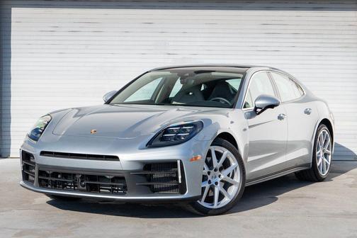 2025 Porsche Panamera 