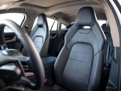 2025 Porsche Panamera 4