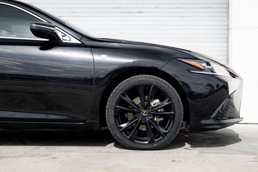 2024 Lexus ES 300h F SPORT Handling