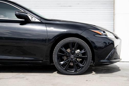 2024 Lexus ES 300h F SPORT Handling