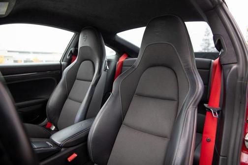 2019 Porsche 911 Carrera 4 GTS