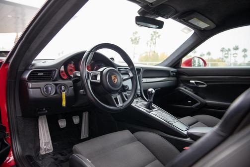 2019 Porsche 911 Carrera 4 GTS