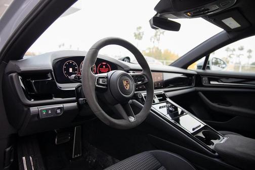 2024 Porsche Panamera 4