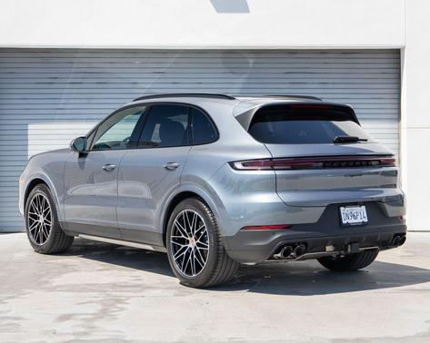 Vanadium Grey Metallic 2026 Porsche Cayenne Cayenne