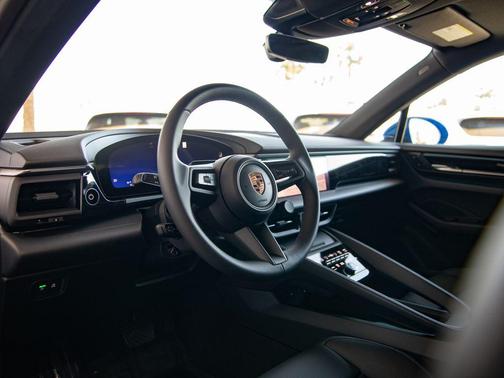 Lugano Blue 2026 Porsche Macan Macan Electric