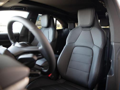 Lugano Blue 2026 Porsche Macan Macan Electric