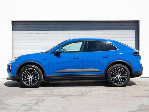 Lugano Blue 2026 Porsche Macan Macan Electric