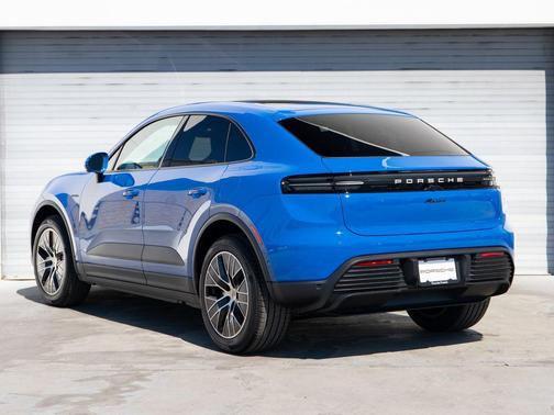 Lugano Blue 2026 Porsche Macan Macan Electric