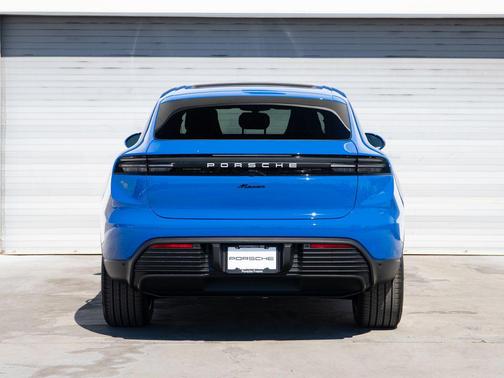 Lugano Blue 2026 Porsche Macan Macan Electric