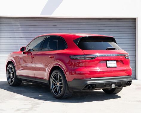 Carmine Red 2023 Porsche Cayenne Cayenne