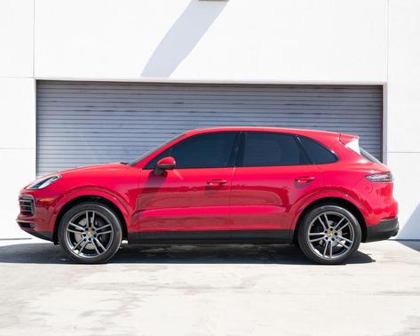 Carmine Red 2023 Porsche Cayenne Cayenne