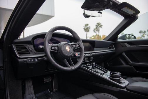 2025 Porsche 911 Carrera